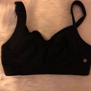 Black sports bra. 34 DD Lululemon￼ no pads